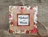 cod - 2776
Invitatie de nunta din carton lucios
imitand panza accesorizata cu 
snur rustic.
Plicul este tip buzunar cu fereastra.
Pretul este final si contine
plic, TVA iar inscriptionarea si montajul
sunt gratuite. 