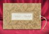 cod - 5543
Invitatie din carton auriu accesorizata cu sfoara.
Plicul este kaki ornamentat
Pretul este final si contine
plic, TVA iar inscriptionarea si montajul
sunt gratuite. 